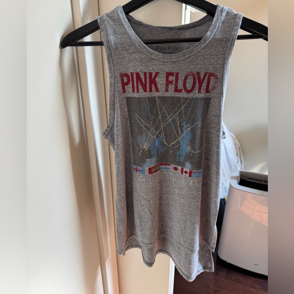 Pink Floyd women’s EUC Gray Graphic Muscle Tee/ world tour 87